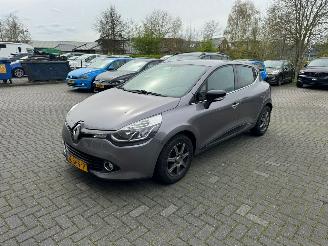 skadebil auto Renault Clio 0.9 tce eco night & day 2016/7