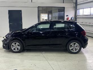 damaged passenger cars Volkswagen Polo Comfortline 2018/4