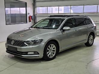 Damaged car Volkswagen Passat Comfortline PANO/DSG 2016/10
