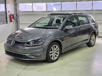 Unfallwagen Volkswagen Golf PANO ACC 2017/8