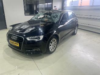 krockskadad bil auto Audi A3 SPORTBACK 2015/1