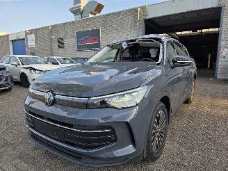 Auto incidentate Volkswagen Tiguan 2.0 TDI DSG Virtual IQ-Light 360view Navi Sfeerverl. Stuurverw. Stoelverw. Acc Trekhaak 110KW/150PK 2025/1