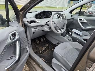 Peugeot 208 1.2 Allure Pano Climatronic MultiMedia Led Pdc CruiseControl 60KW / 82PK picture 9