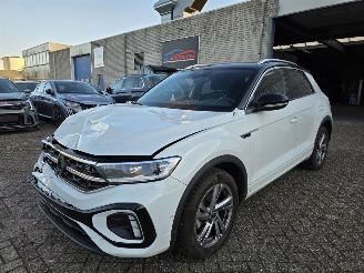 Coche accidentado Volkswagen T-Roc 1.5 TSI R-Line DSG Virtual Navi IQ-Light Sport-Mode Massage Camera Sfeerverl. Stoelverw. Trekhaak Ecc Acc 110KW/150PK 2025/5
