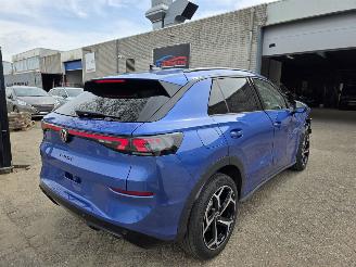 damaged passenger cars Volkswagen T-Roc R-Line 1.5eTSI Head-Up IQ-Light SurroundView Virtual Keyless Sfeerverl. Acc Stuurverw. Drive-Mode 110KW / 150PK 2025/11