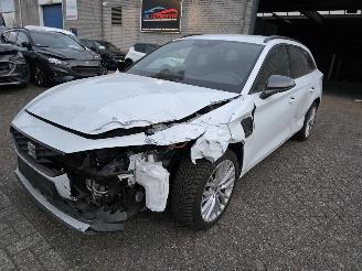 Unfallwagen Seat Leon 1.4 eTSI FR Sportstourer Hybride Alcantara Keyless Memory Led Navi Camera Leder 27 gr.! 2021/5