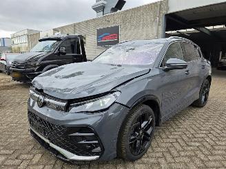 Damaged car Volkswagen Tiguan Tiguan R-Line 1.5eTSI ProMax-Navi Head-Up Keyless IQ-Light 360View Massage Sfeerverl. Acc Lane-Assist Trekhaak 110KW / 150PK 2024/3
