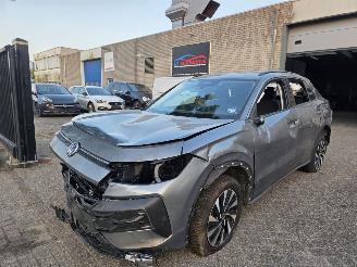 damaged passenger cars Volkswagen T-Roc 1.5 eTSI LIFE Virtual Keyless Acc Led Camera 85KW/116PK 2026/2