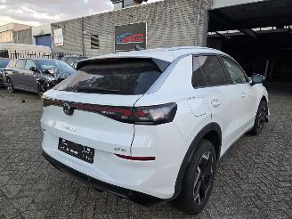 Vaurioauto  passenger cars Volkswagen T-Roc 1.5eTSI R-Line IQ-Light Drive-Mode Camera Virtual Keyless Sfeerverl. Trekhaak 110KW / 150PK 2026/2