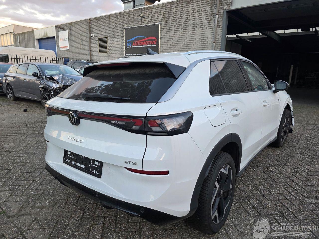 Volkswagen T-Roc 1.5eTSI R-Line IQ-Light Drive-Mode Camera Virtual Keyless Sfeerverl. Trekhaak 110KW / 150PK