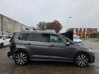 Volkswagen Touran R-LINE 1.5TSI DSG PANO 7-Zits Led Alcantara Keyless Camera Navi Acc 110KW / 150PK picture 6