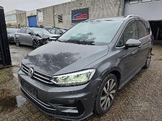 uszkodzony samochody osobowe Volkswagen Touran R-LINE 1.5TSI DSG PANO 7-Zits Led Alcantara Keyless Camera Navi Acc 110KW / 150PK 2020/5