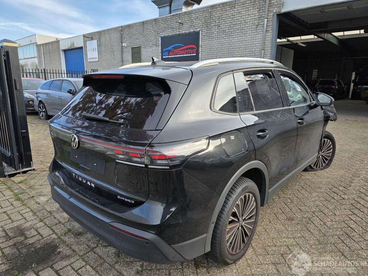 Volkswagen Tiguan 1.5 TSI eHybride IQ-Light 360View Virtual Keyless Sfeerverl. Acc Lane-Assist 1/2Leder Trekhaak