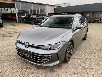 Vaurioauto  passenger cars Volkswagen Passat Variant 2.0 TDI DSG Elegance 4Motion 2024/10