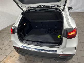 Mercedes GLA 180 AMG Line PANO/AHK/KAM/NAVI picture 13
