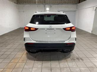 Mercedes GLA 180 AMG Line PANO/AHK/KAM/NAVI picture 6