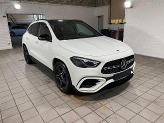 Mercedes GLA 180 AMG Line PANO/AHK/KAM/NAVI picture 10