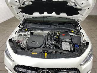 Mercedes GLA 180 AMG Line PANO/AHK/KAM/NAVI picture 12