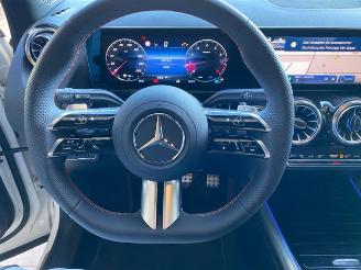 Mercedes GLA 180 AMG Line PANO/AHK/KAM/NAVI picture 21