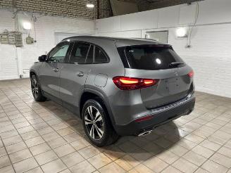 Voiture accidenté Mercedes GLA 200 Progressive Advanced PANO/KAM/NAVI 2025/11
