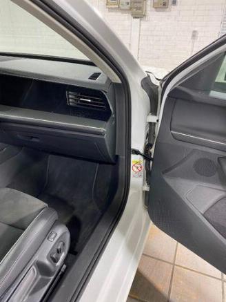 Volkswagen Passat Variant 2.0 TDI DSG Business HUD/AHK/360 picture 15