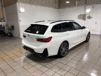 Schadeauto BMW 3-serie 0d xDrive Touring M Sport PANO/HUD/AHK/60 2025/12