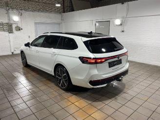 Vaurioauto  passenger cars Volkswagen Passat Variant 2.0 TDI DSG R-Line PANO/AHK/KAM 2025/4