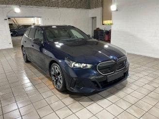 Coche accidentado BMW i5 M60 xDrive Touring PANO/HUD/AHK/B&W/360/NAVI 2024/3
