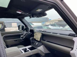 Land Rover Defender S 110 D200 AWD PANO/HUD/360/NAVI picture 18