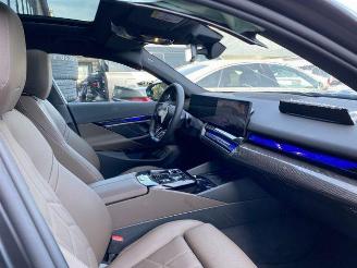 BMW i5 eDrive40 Touring M Sport Pro PANO/HUD/360/H&K picture 22