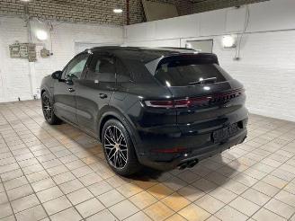 krockskadad bil auto Porsche Cayenne E-Hybrid Black Edition PANO/CHRONO/BOSE 2025/10