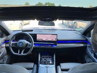 BMW i5 xDrive40 Touring M Sport Pro PANO/HUD/360/B&W picture 17