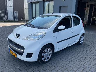 Damaged car Peugeot 107 5 Deurs Airco 2012/2