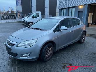 Vrakbiler auto Opel Astra Astra J (PC6/PD6/PE6/PF6), Hatchback 5-drs, 2009 / 2015 1.4 16V ecoFLEX 2011/11