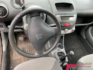 Peugeot 107 107, Hatchback, 2005 / 2014 1.0 12V picture 10