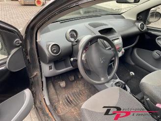 Peugeot 107 107, Hatchback, 2005 / 2014 1.0 12V picture 9