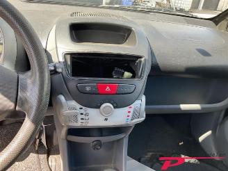Peugeot 107 107, Hatchback, 2005 / 2014 1.0 12V picture 10