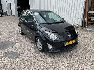 Damaged car Renault Twingo Airco 1.2 Benzine 2010/6