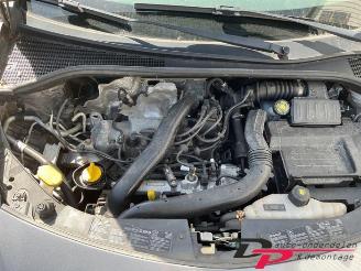 Coche siniestrado Renault Clio Clio III (BR/CR), Hatchback, 2005 / 2014 1.2 16V TCe 100 2010/7
