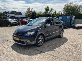 Vaurioauto  passenger cars Volkswagen Golf plus Cross Airco 2011/9