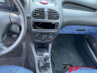 Peugeot 206 206 (2A/C/H/J/S), Hatchback, 1998 / 2012 1.1 XN,XR picture 9