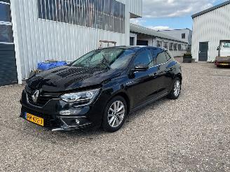 Damaged car Renault Mégane 1.2 Benzine 2018/1