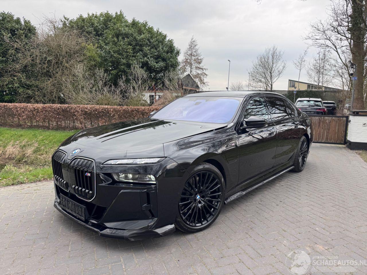 BMW M7 BMW M760e xDrive MSport PanoSky. B&W Exe.Loung Trekhaak Back infotaiment system VOL VOL