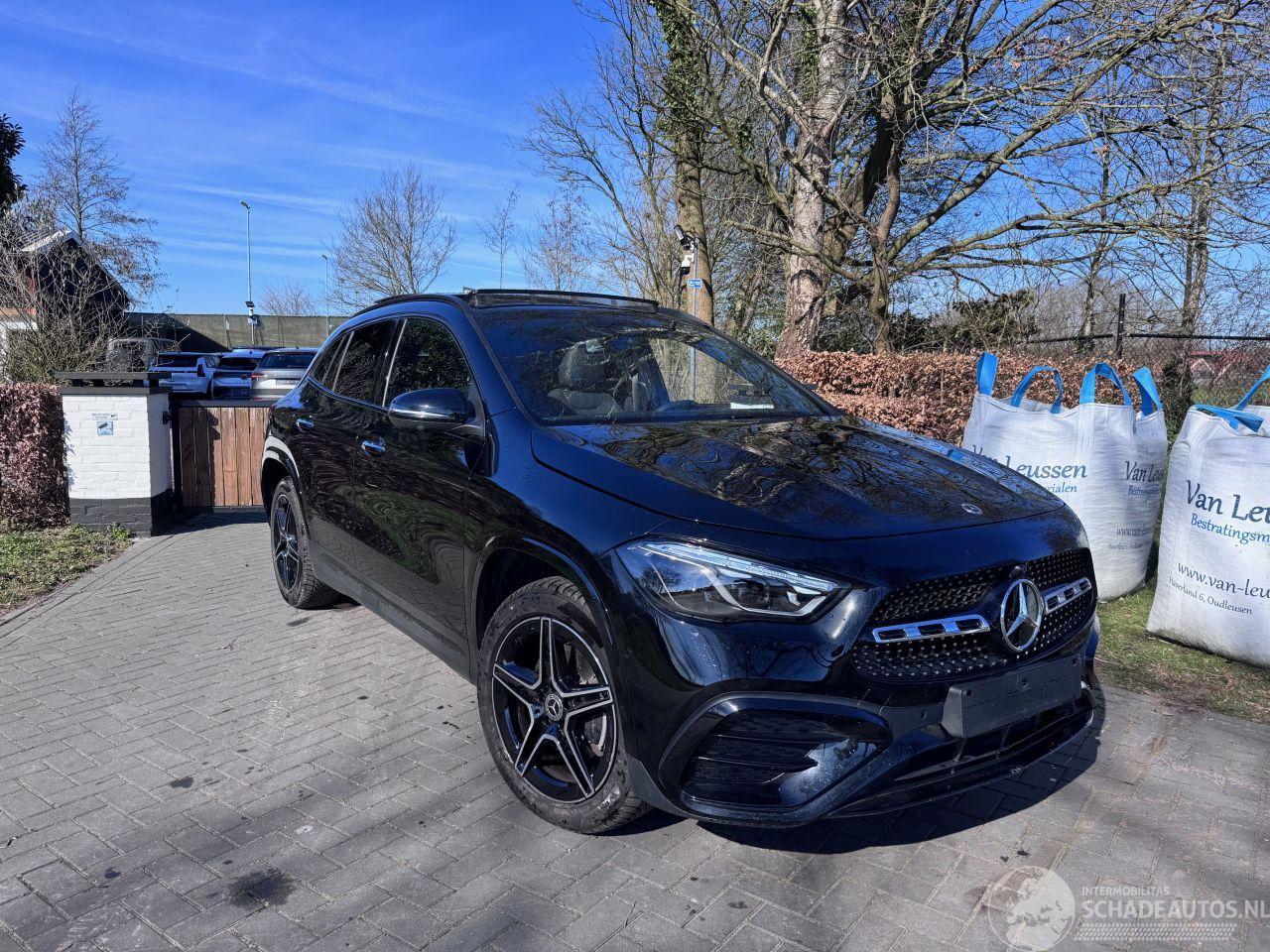 Mercedes GLA GLA 250 e AMG Panorama HUD 360view Carbon AmbianGLA 250 e AMG Panorama HUD 360view Carbon Ambiance VOL!!