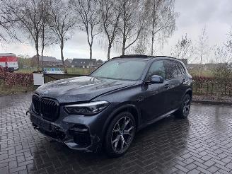 uszkodzony samochody osobowe BMW X5 BMW X5 xDrive 45 e M Sport PANO|360|AHK|Massage|Luchtvering VOL !! 2022/3