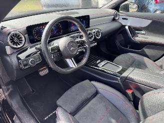 Mercedes Cla-klasse CLA Shooting Brake CLA 180 AMG Line Edition PANO VOL picture 17