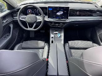 Volkswagen Passat Volkswagen Passat Variant 1.5 eTSI R-Line Panorama Trekhaak VOL! picture 3