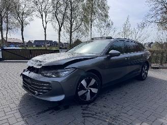 škoda osobní automobily Volkswagen Passat Volkswagen Passat Variant 1.5 eTSI R-Line Panorama Trekhaak VOL! 2025/1