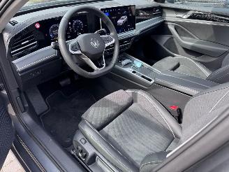 Volkswagen Passat Volkswagen Passat Variant 1.5 eTSI R-Line Panorama Trekhaak VOL! picture 4