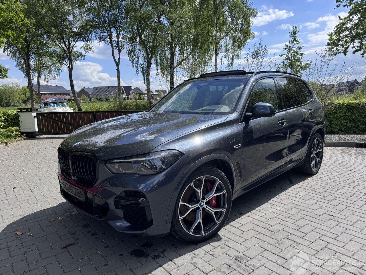 BMW X5 BMW X5 xDrive 45e MSport PANO Sport Stoelen Trekhaak Laser light 360view VOL